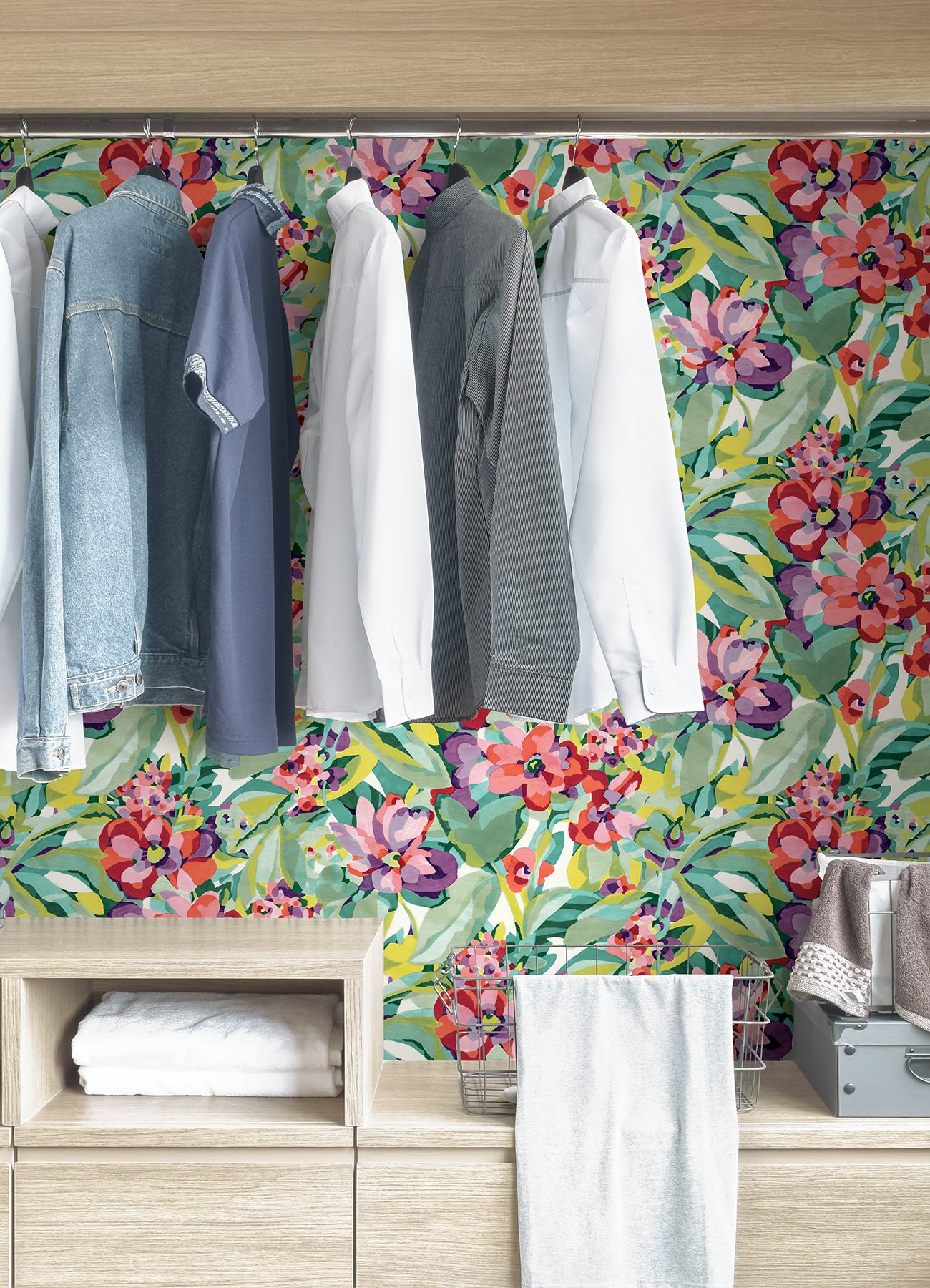Belles Fleurs P&S Wallpaper in a room setting