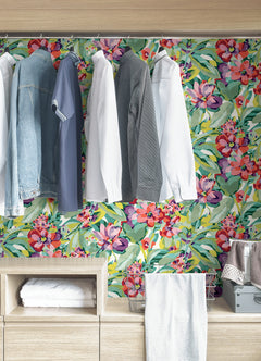 Belles Fleurs P&S Wallpaper in a room setting