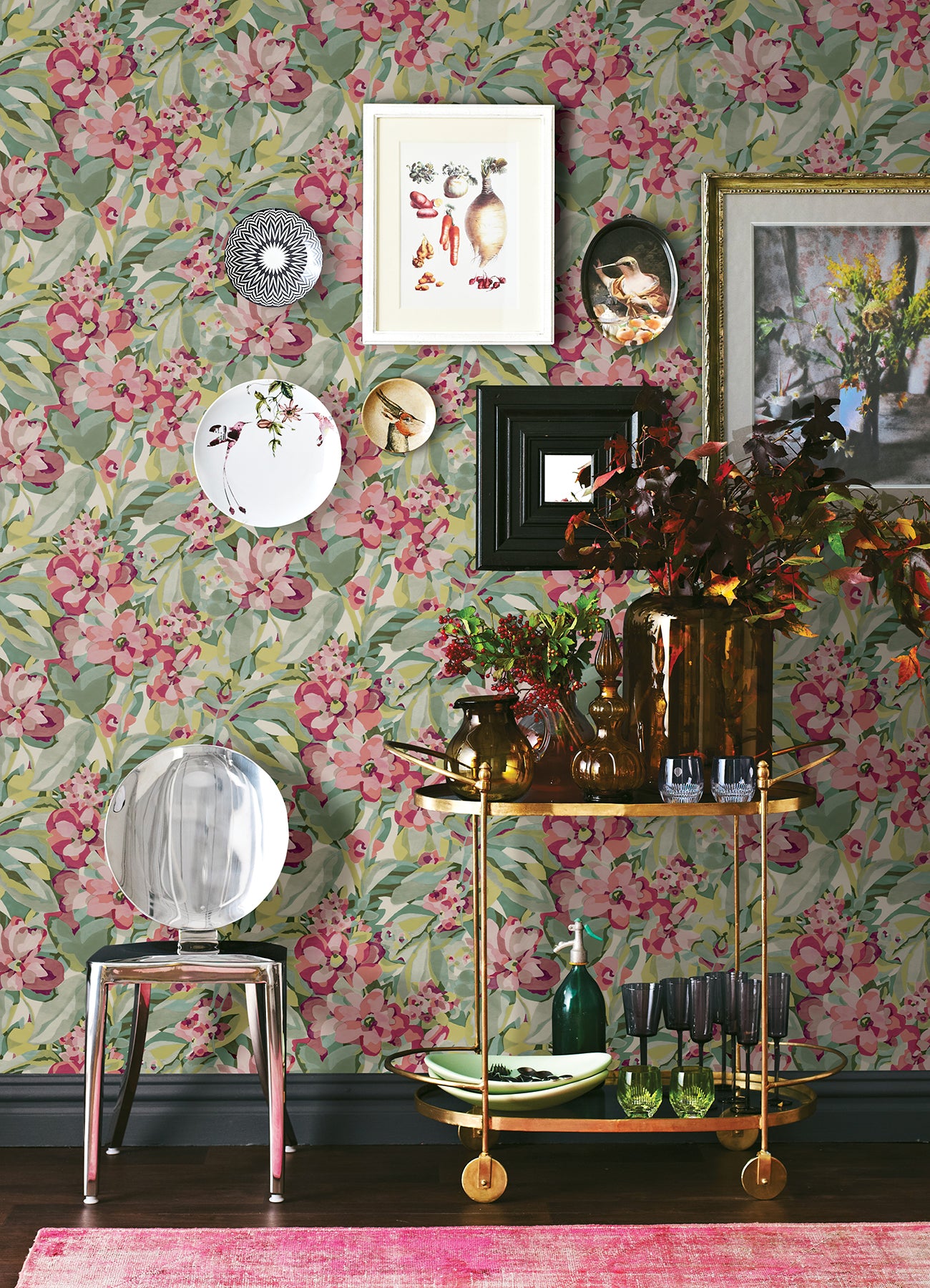 Belles Fleurs peel and stick wallpaper in a room setting