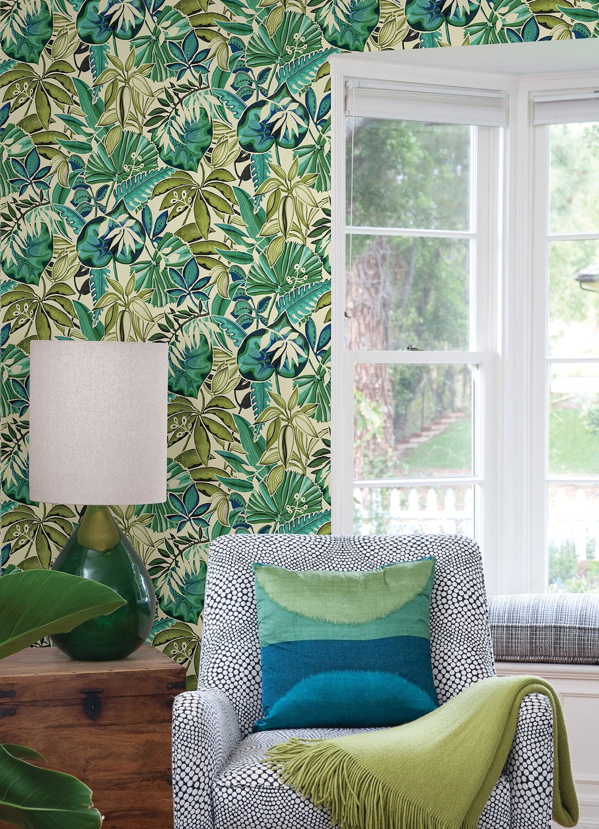 Feuilles P&S Wallpaper in a room setting