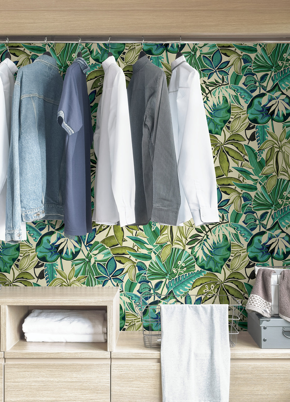 Feuilles P&S Wallpaper in a room setting