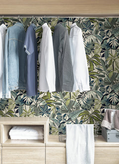 Feuilles P&S Wallpaper in a room setting
