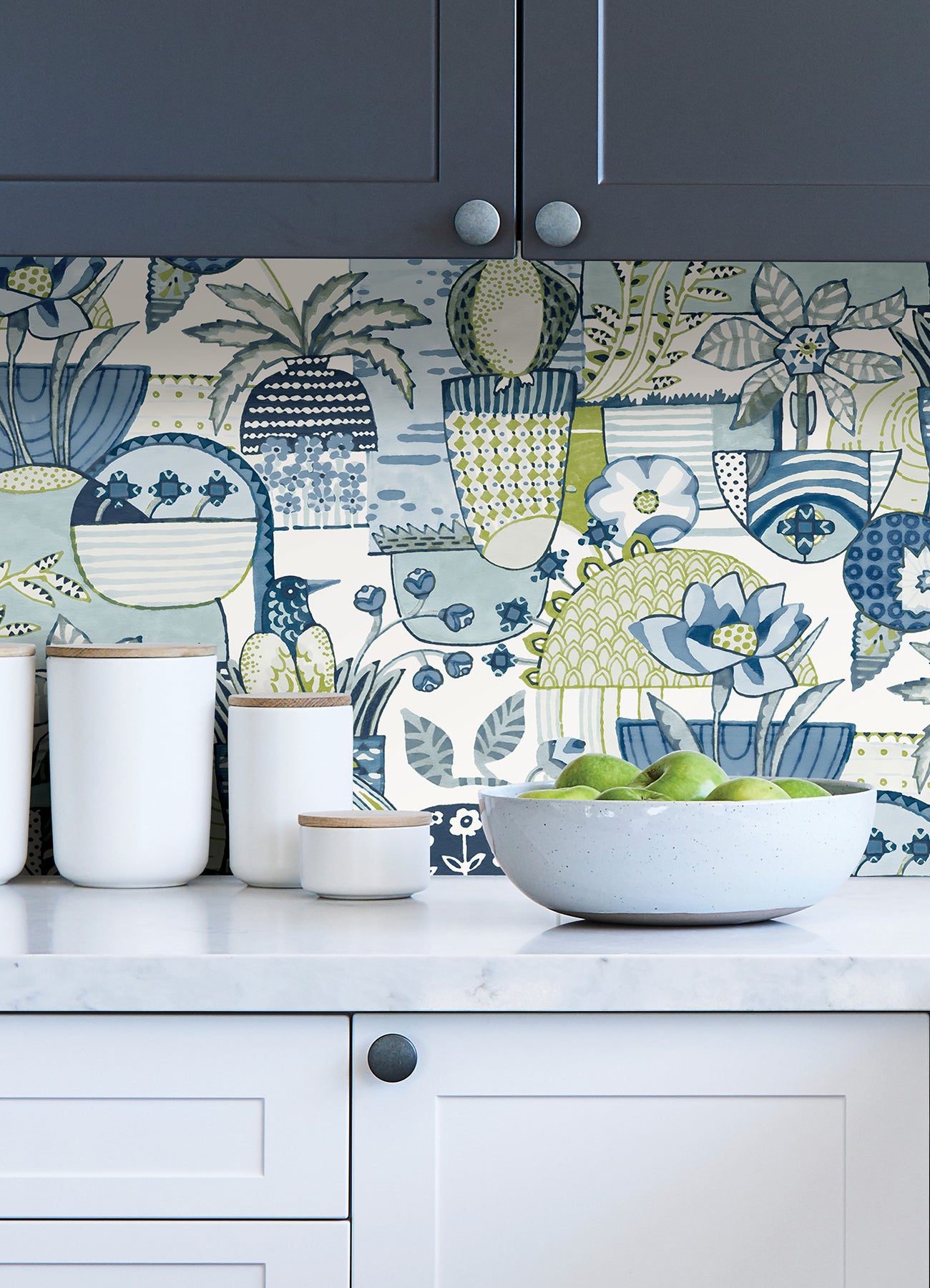 Avriel P&S Wallpaper in a room setting