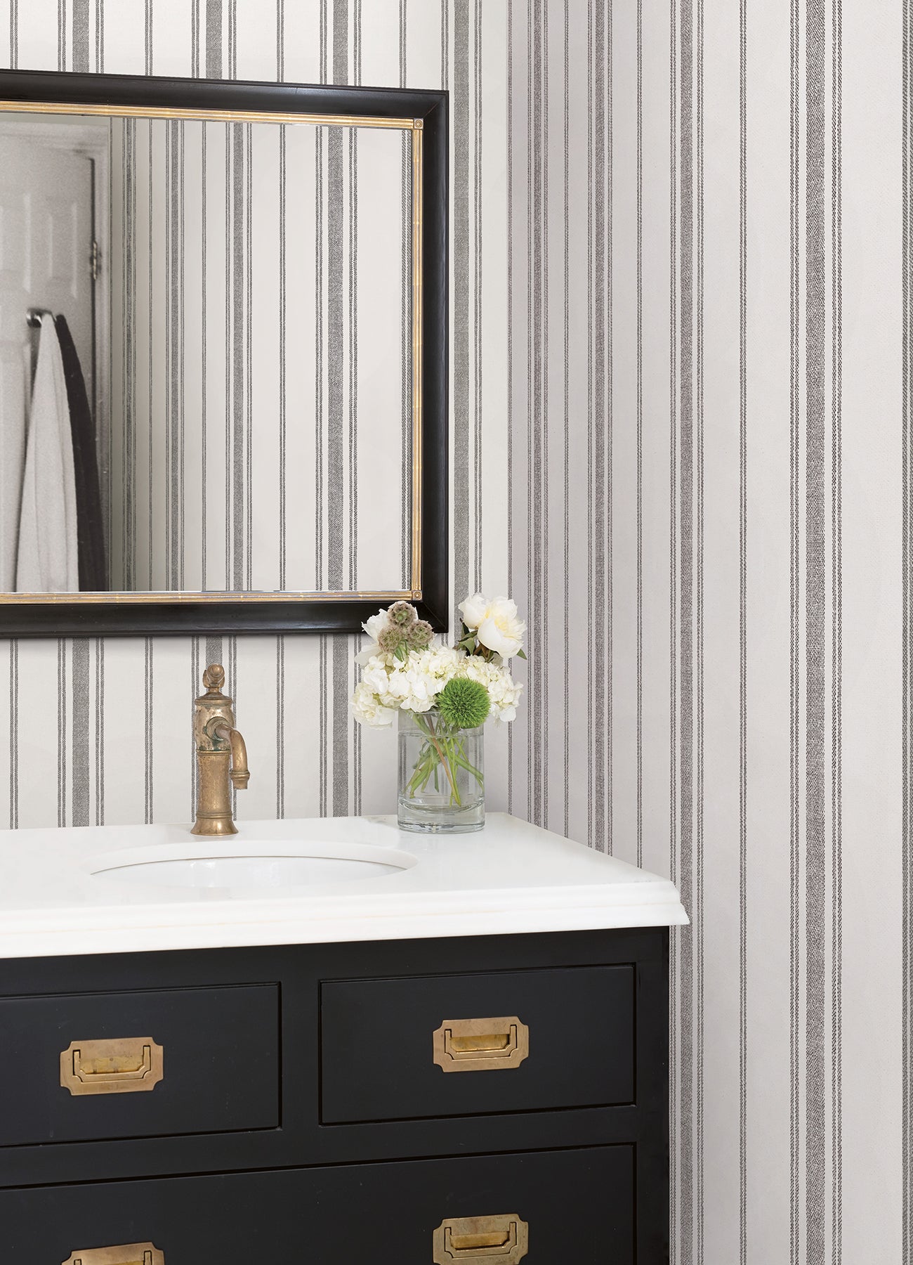 Alcott P&S Wallpaper in a room setting