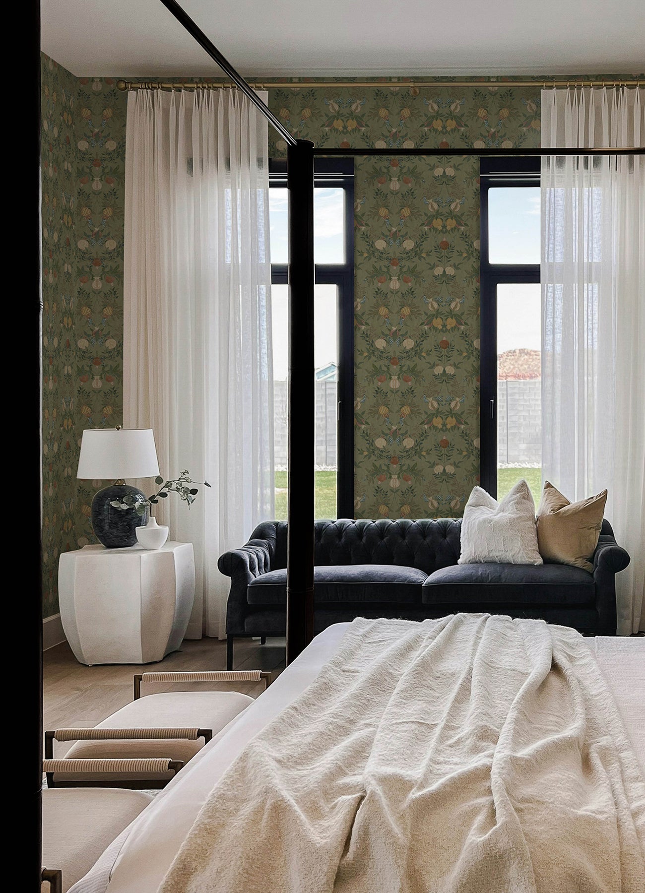 Melograno P&S Wallpaper in a room setting