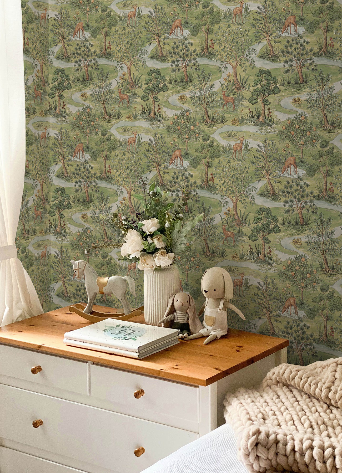 Bramble P&S Wallpaper in a room setting