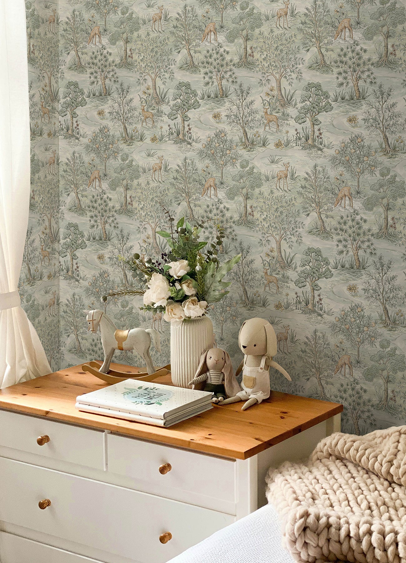 Bramble P&S Wallpaper in a room setting