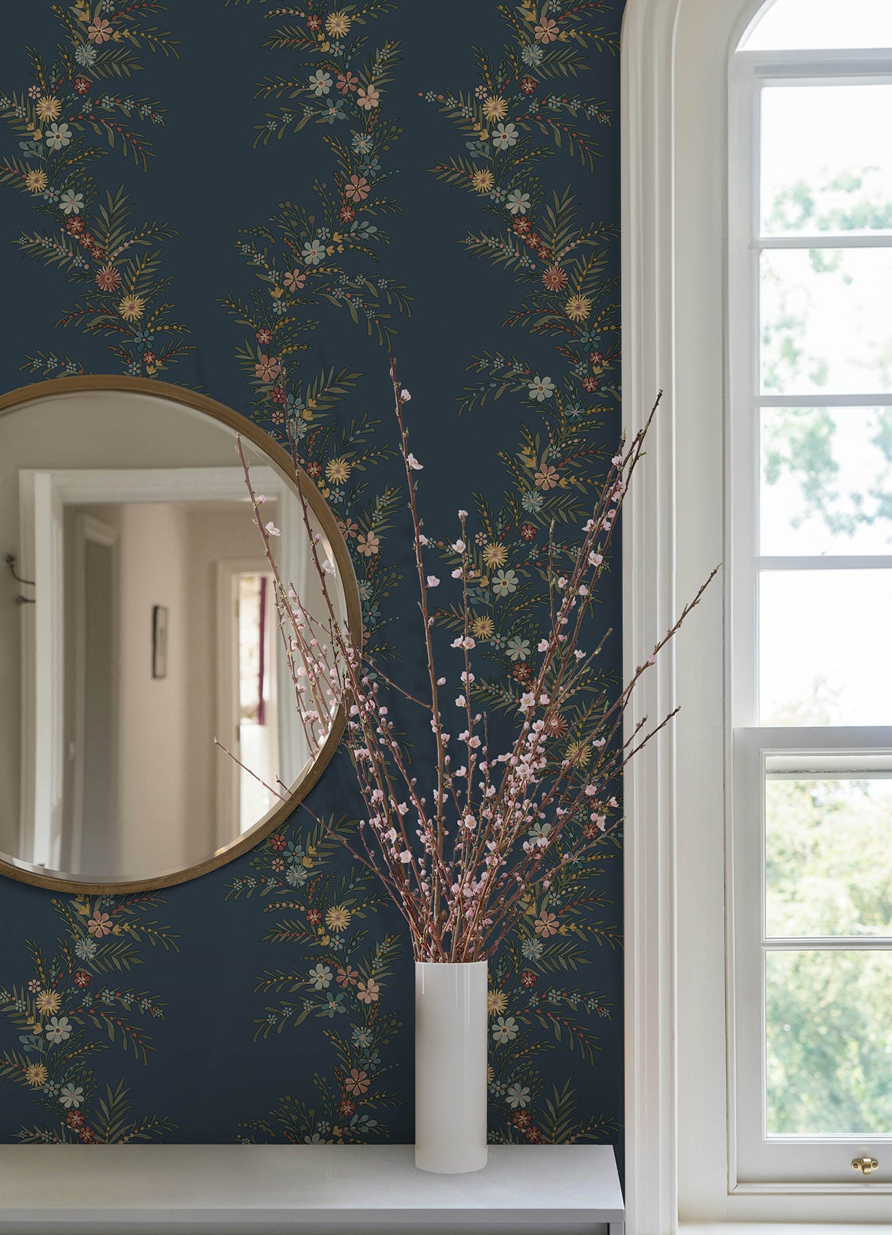 Posy P&S Wallpaper in a room setting