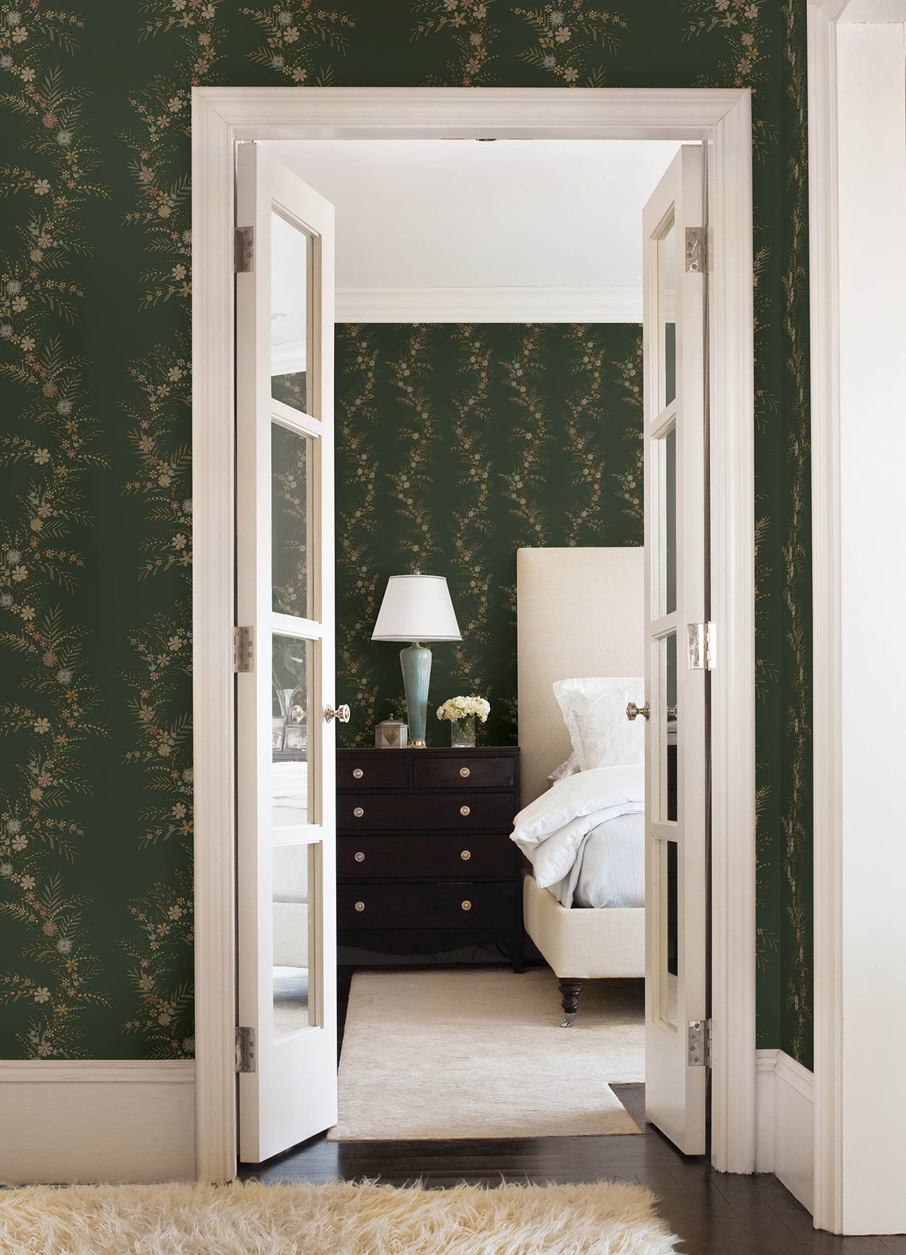 Posy P&S Wallpaper in a room setting