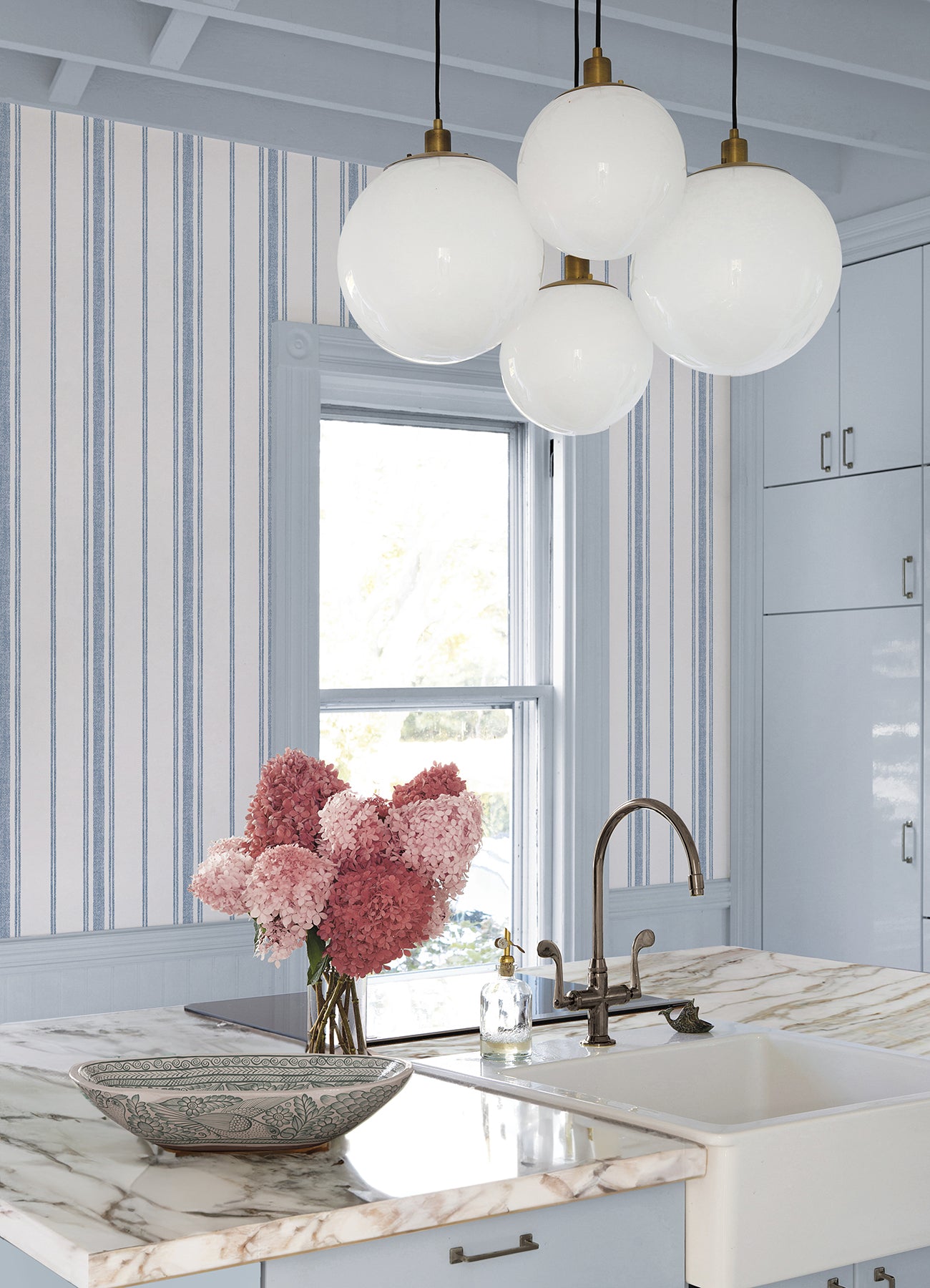 Alcott P&S Wallpaper in a room setting