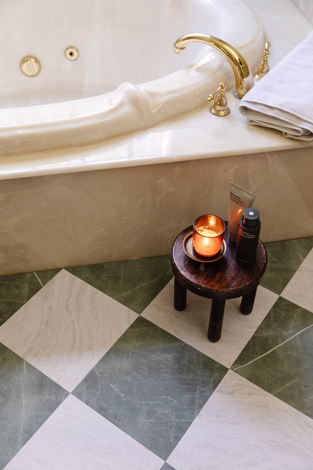 fp6332-peel-and-stick-floor-tile-room-scene-kitchen