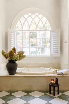 fp6332-peel-and-stick-floor-tile-room-scene-bathroom