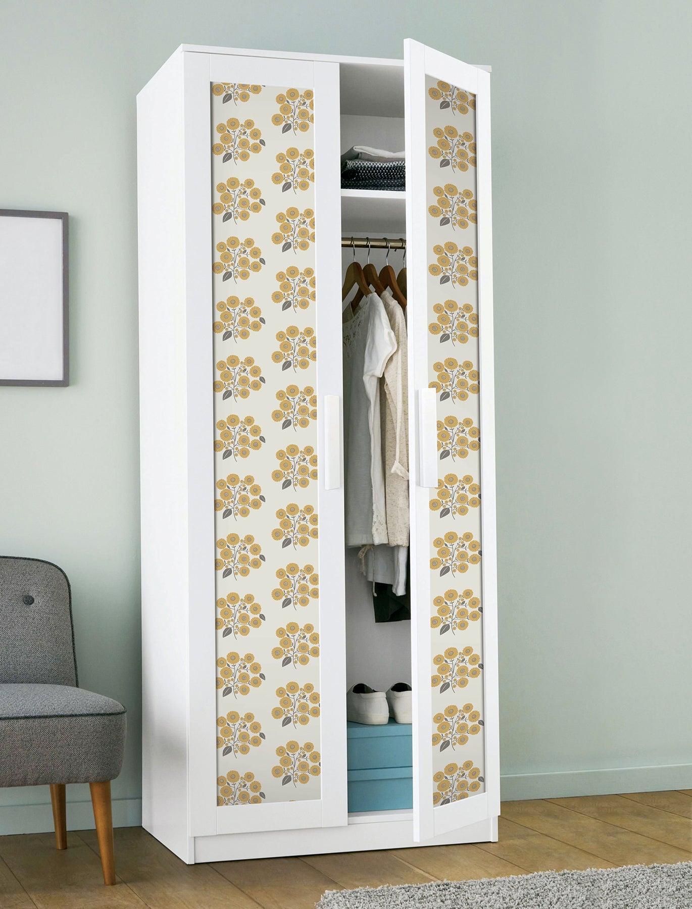 StrawFlower P&S Wallpaper in a room setting