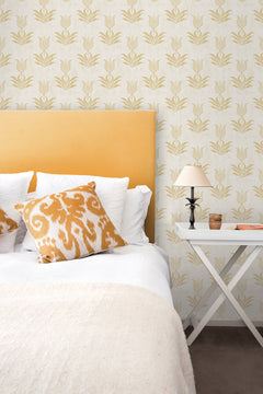 Parrot Tulip P&S Wallpaper in a room setting