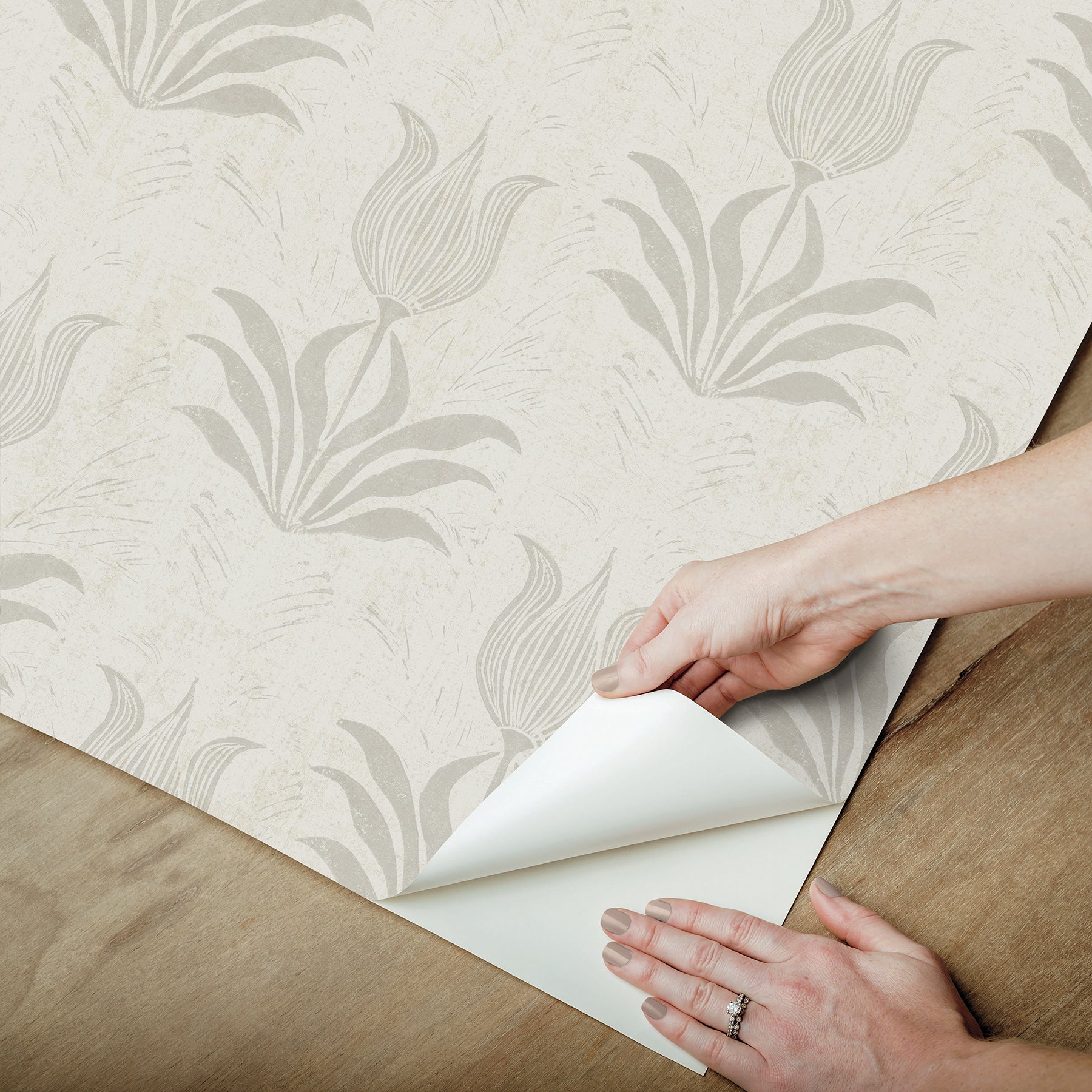 Parrot Tulip P&S Wallpaper - how to peel