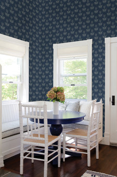 Parrot Tulip P&S Wallpaper in a room setting