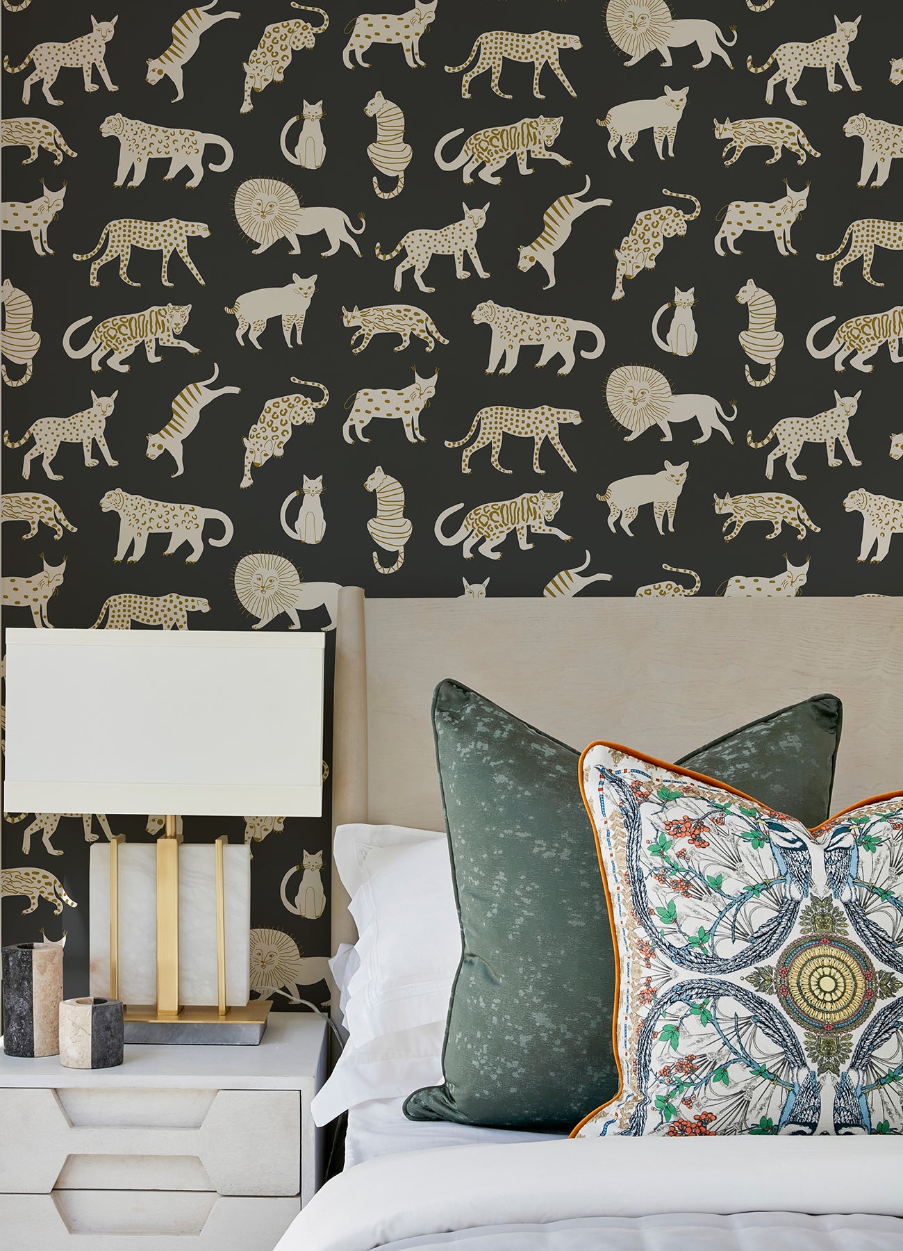Kitty Kitty Novelty P&S Wallpaper in a room setting