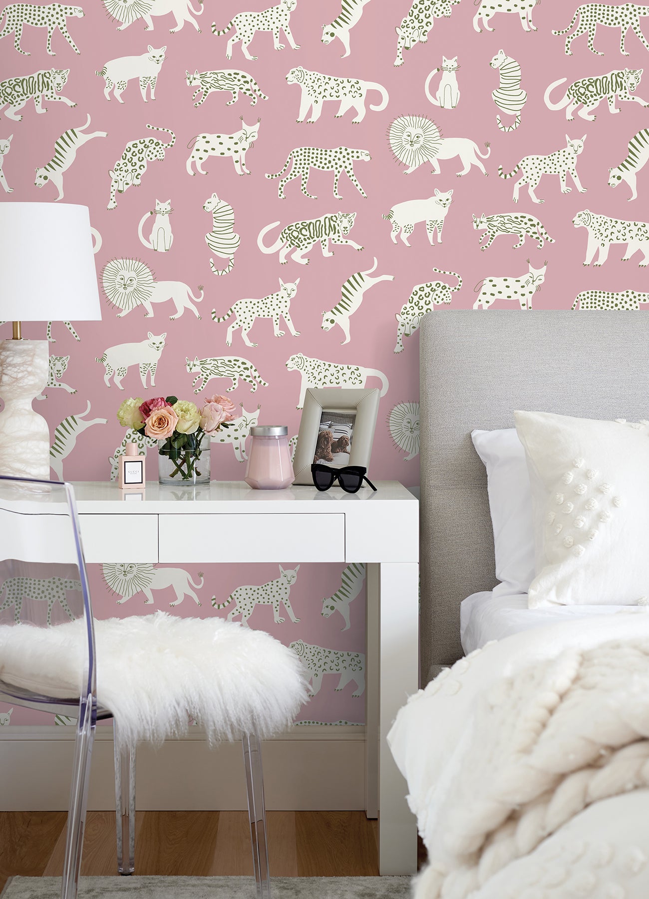 Kitty Kitty Novelty P&S Wallpaper in a room setting