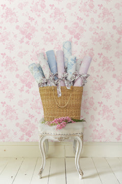 Everblooming Rosettes P&S Wallpaper in a room setting