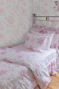 Everblooming Rosettes P&S Wallpaper in a room setting