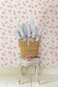 Ribbon Rosa P&S Wallpaper in a room setting