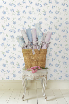 Ribbon Rosa P&S Wallpaper in a room setting