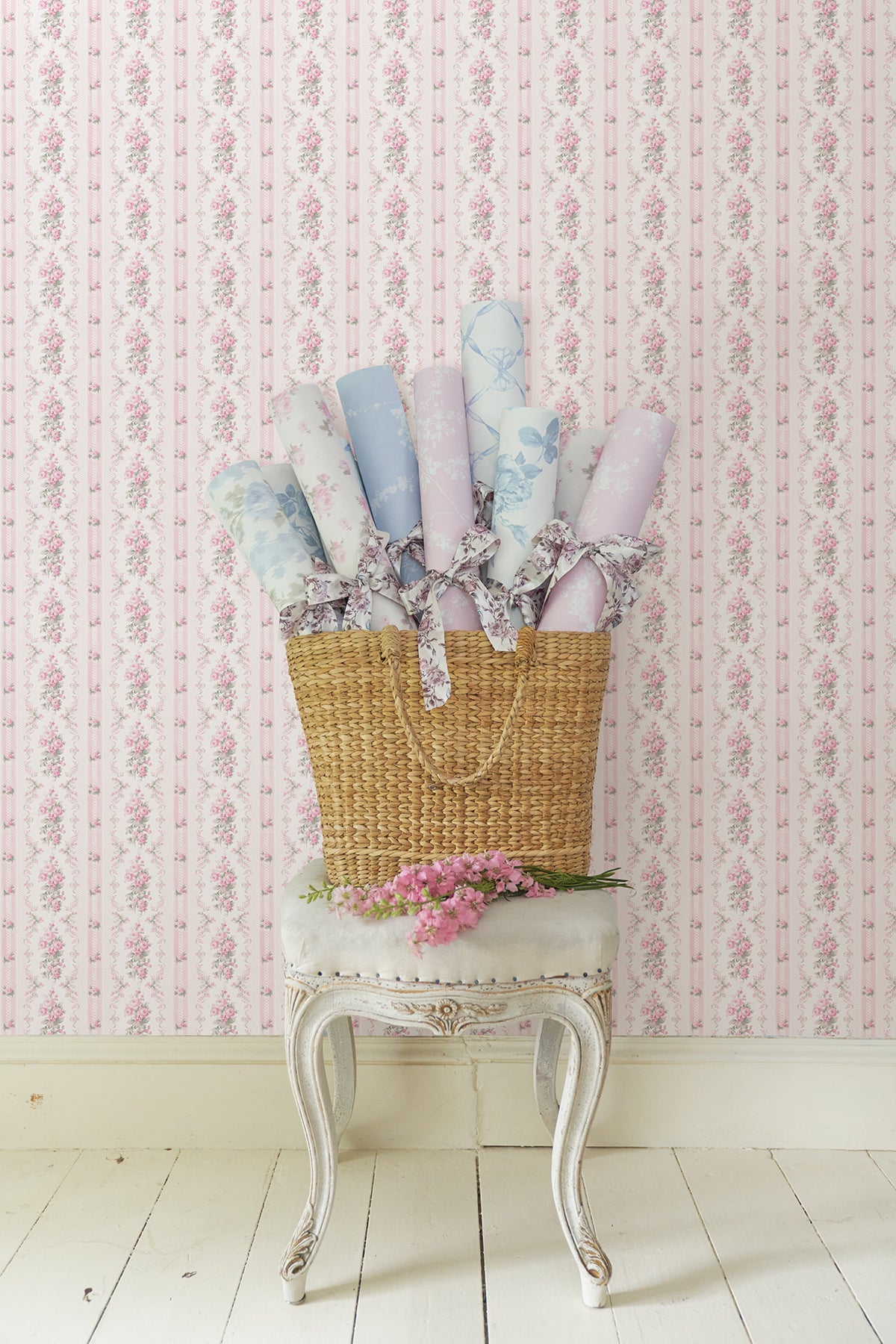 Dreamy Days P&S Wallpaper in a room setting