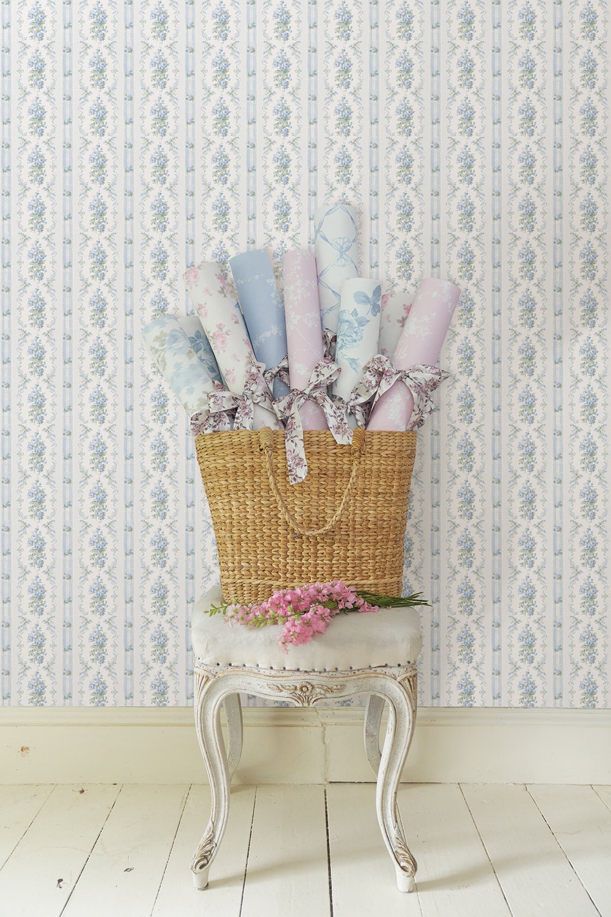 Dreamy Days P&S Wallpaper in a room setting