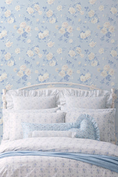 Everblooming Rosettes P&S Wallpaper in a room setting
