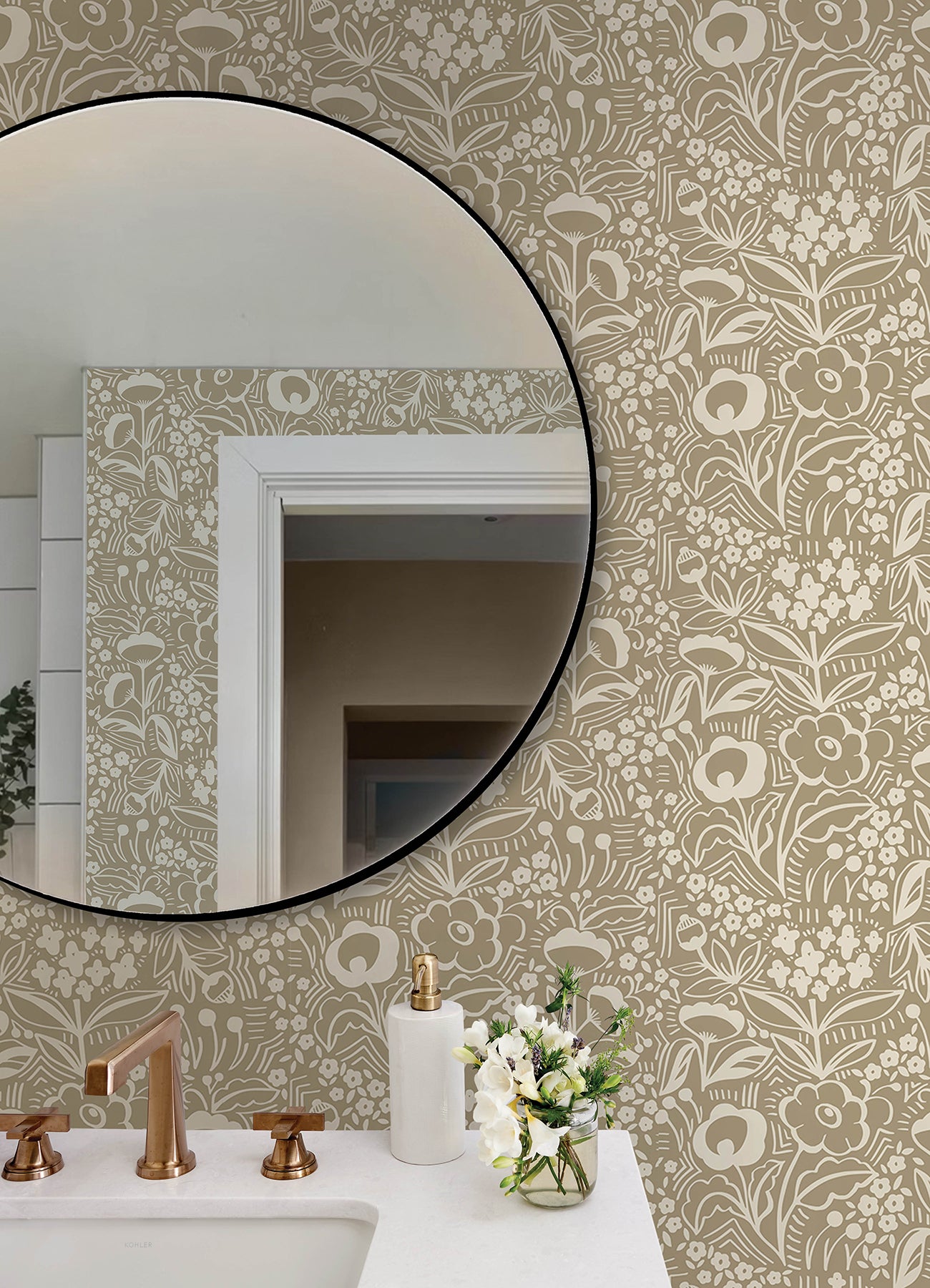 Jeani P&S Wallpaper in a room setting