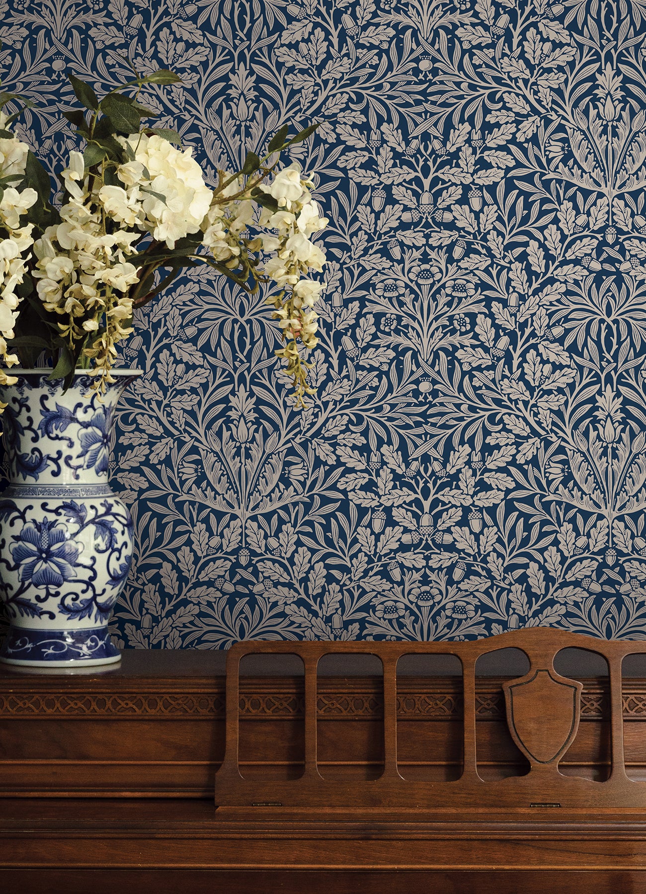 Acorn P&S Wallpaper in a room setting
