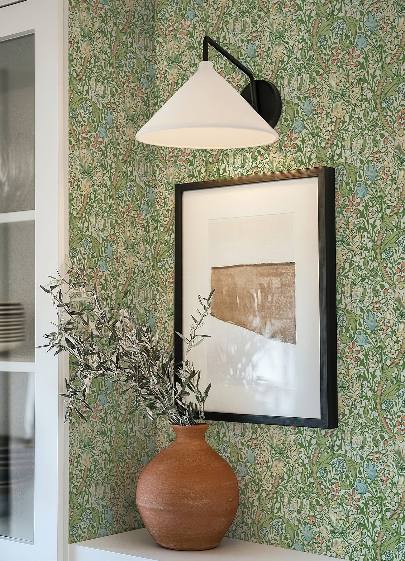 Golden lily P&S Wallpaper in a room setting