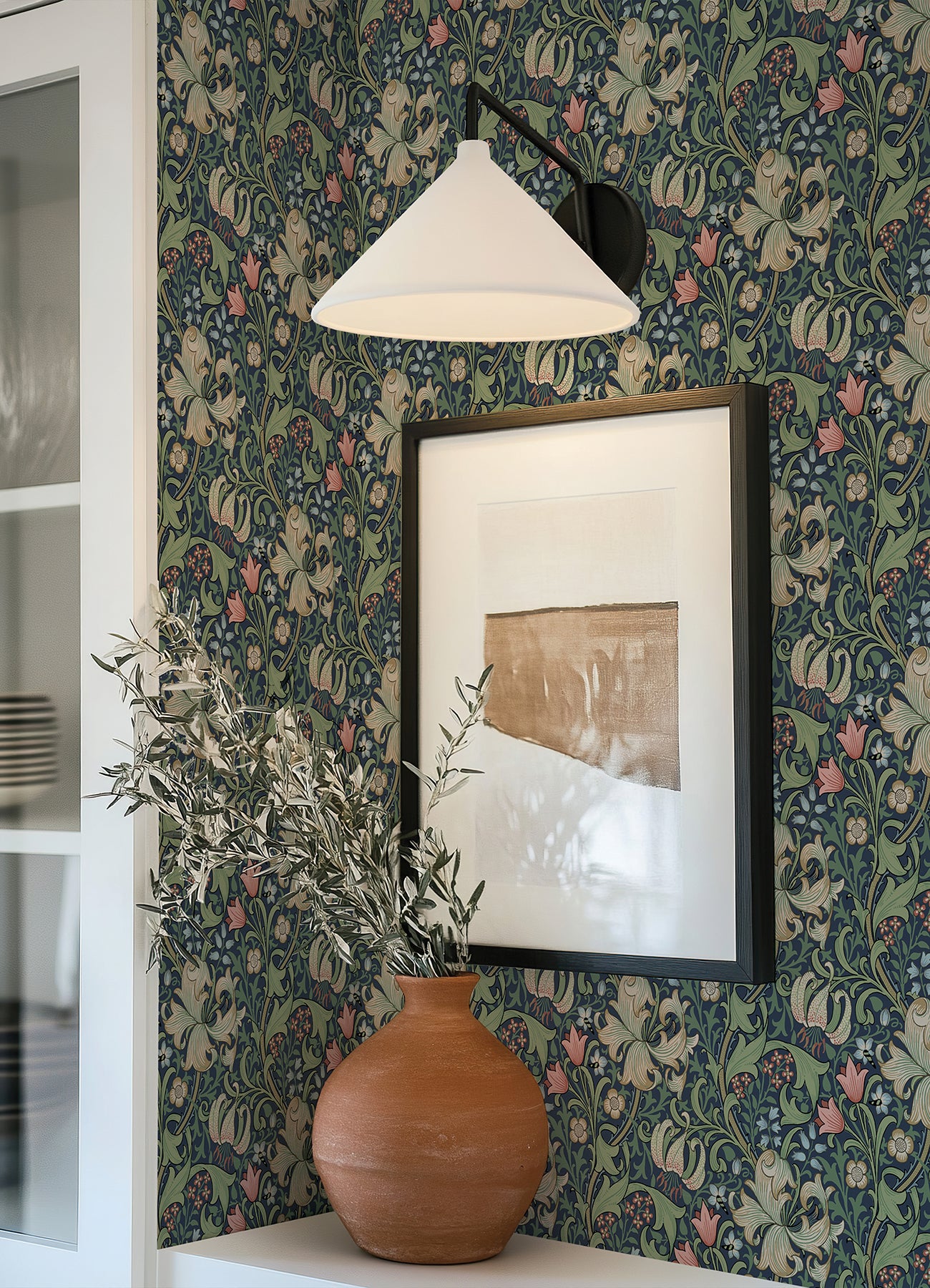Golden Lily P&S Wallpaper in a room setting