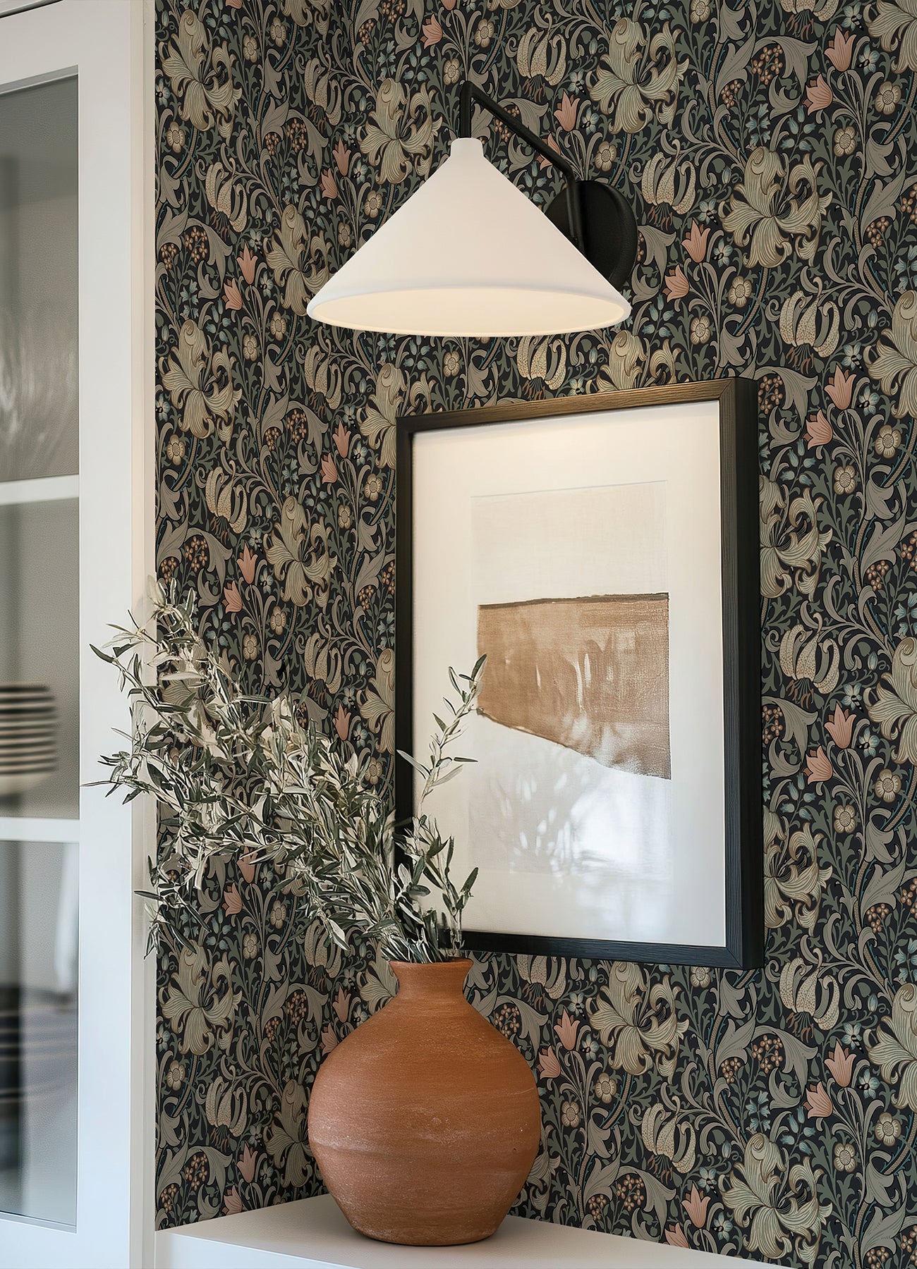 Golden Lily P&S Wallpaper in a room setting