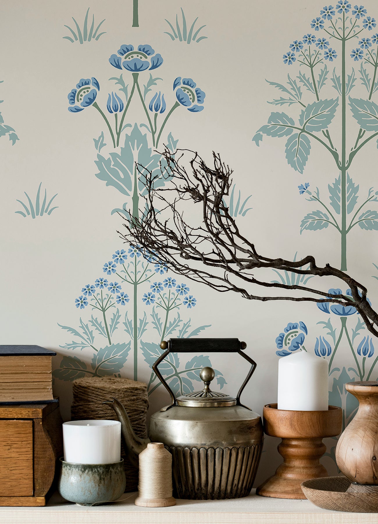 Meadow Sweet P&S Wallpaper in a room setting