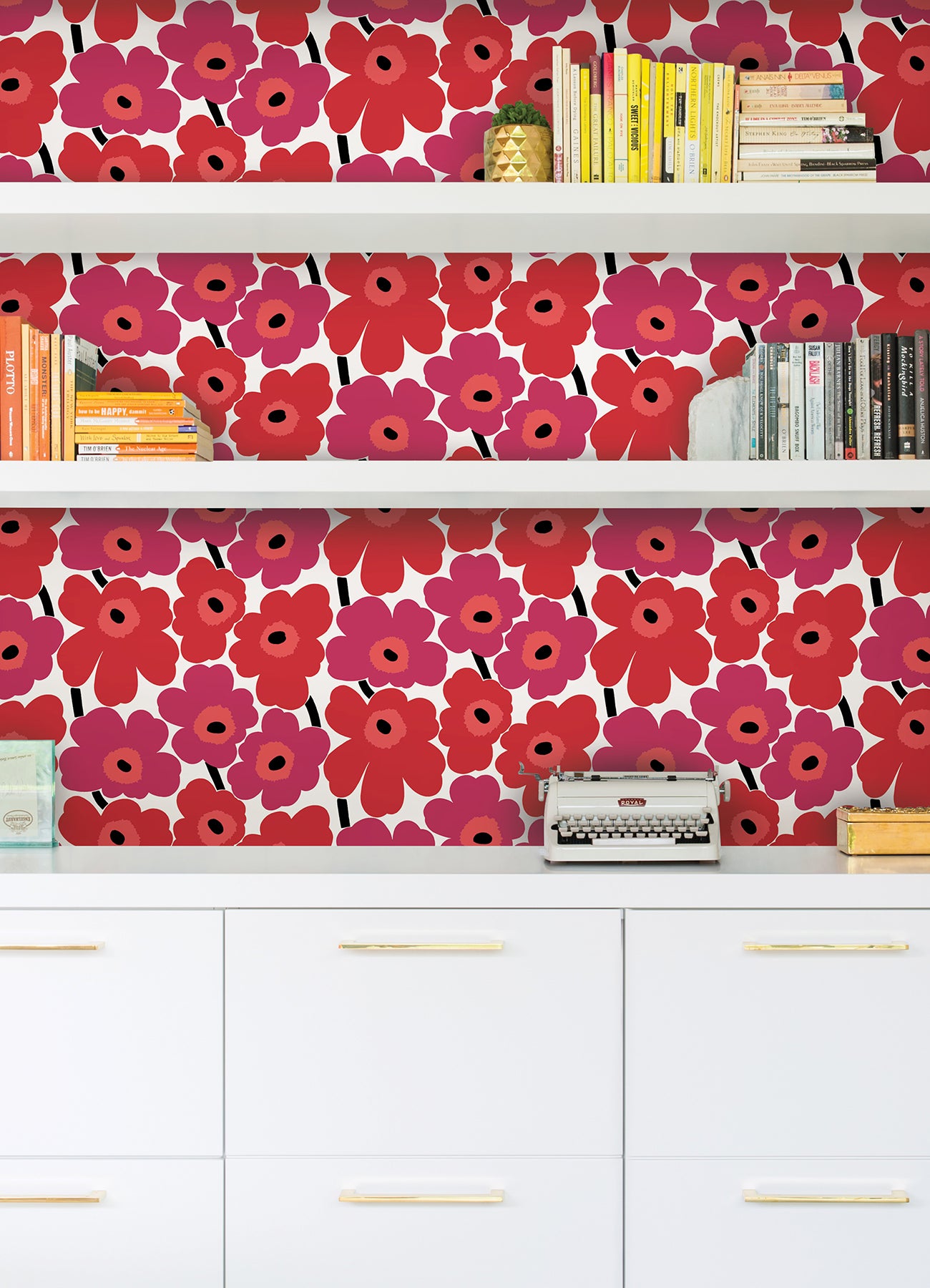 Pieni Unikko P&S Wallpaper in a room setting