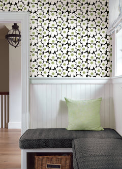 Pieni Unikko P&S Wallpaper in a room setting