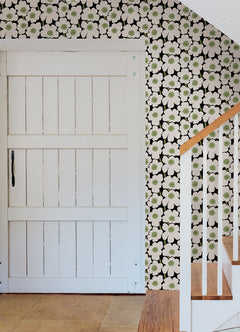Pieni Unikko P&S Wallpaper in a room setting