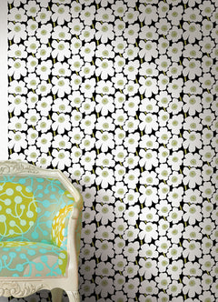 Pieni Unikko P&S Wallpaper in a room setting
