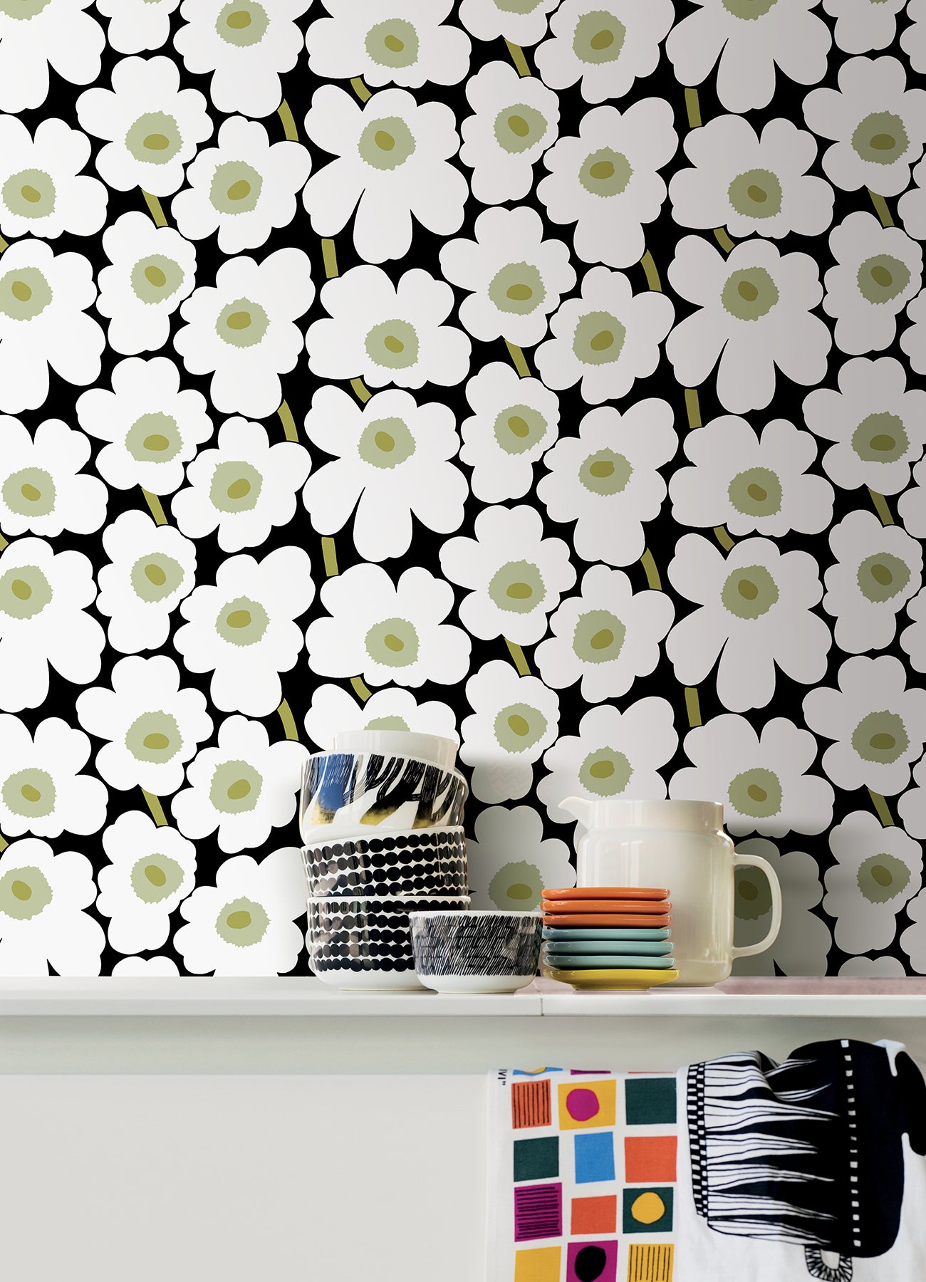 Pieni Unikko P&S Wallpaper in a room setting