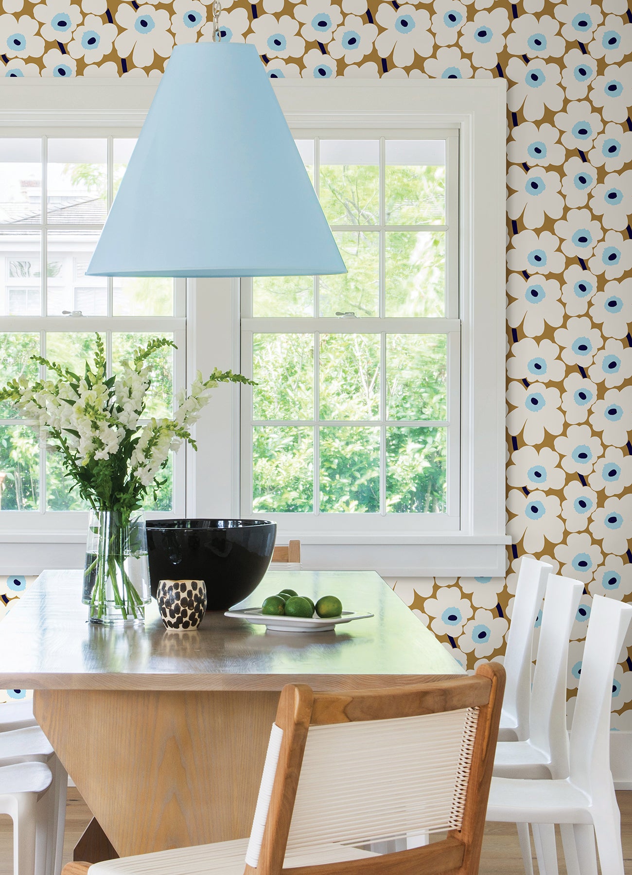 Pieni Unikko P&S Wallpaper in a room setting
