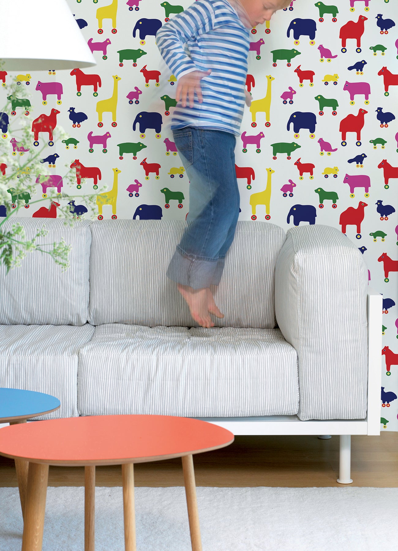 Rulla P&S Wallpaper in a room setting