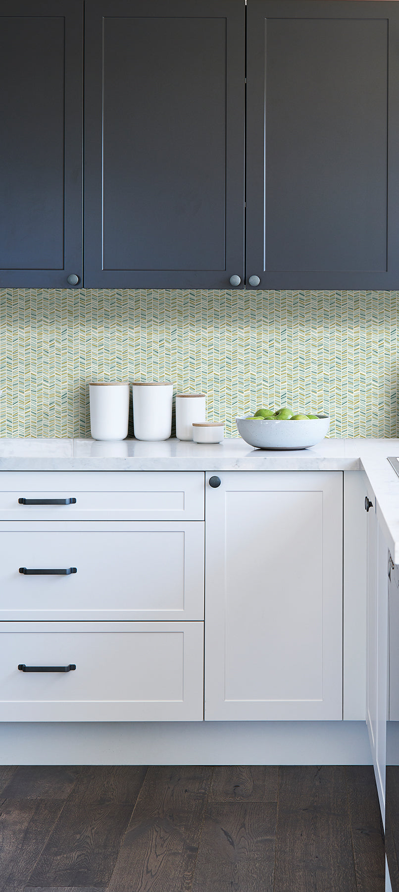 Broken Chevron P&S Wallpaper in a room setting