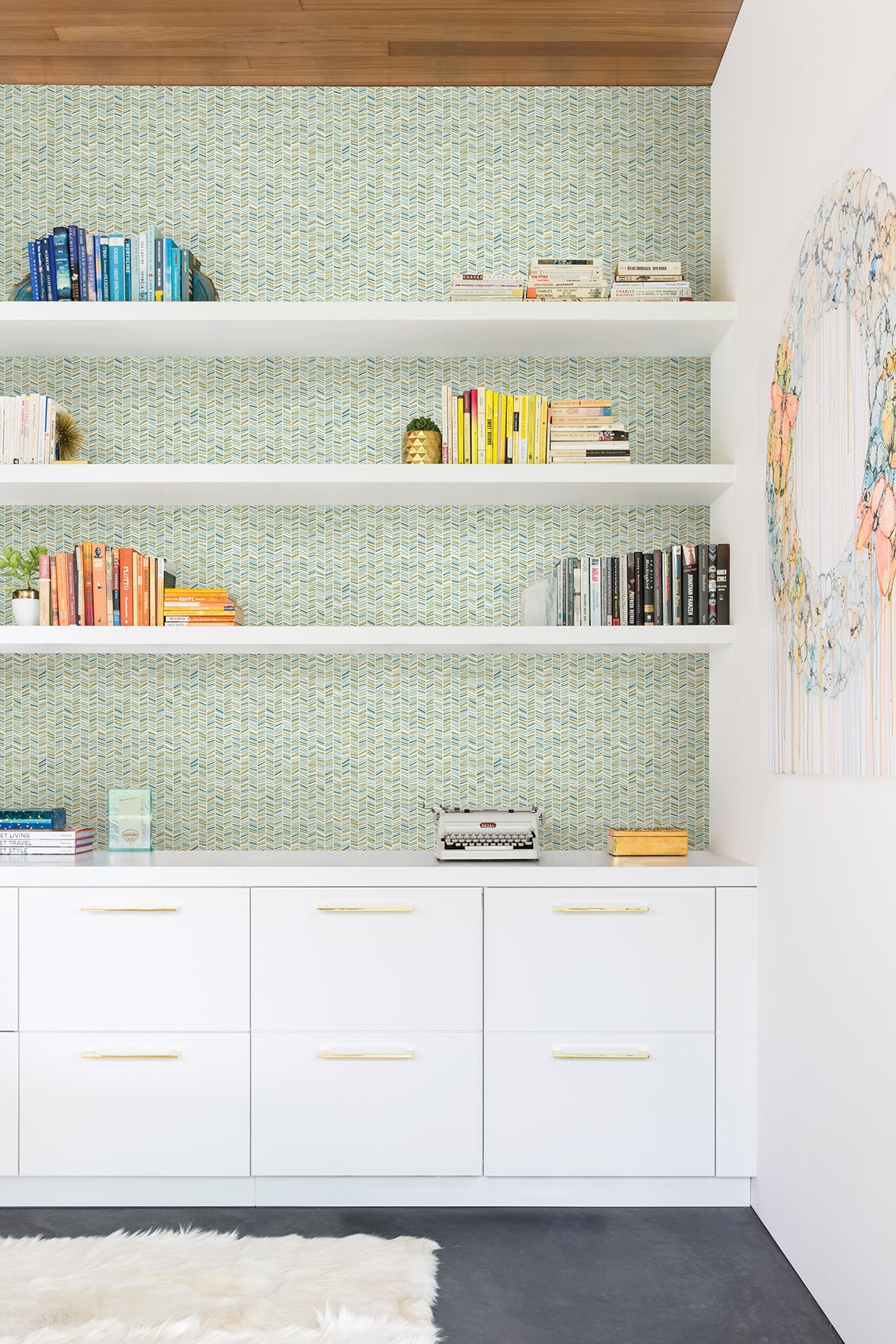 Broken Chevron P&S Wallpaper in a room setting