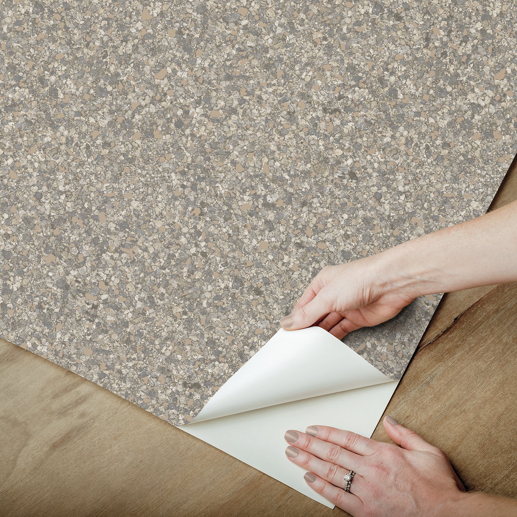 Monumental P&S Wallpaper - how to peel