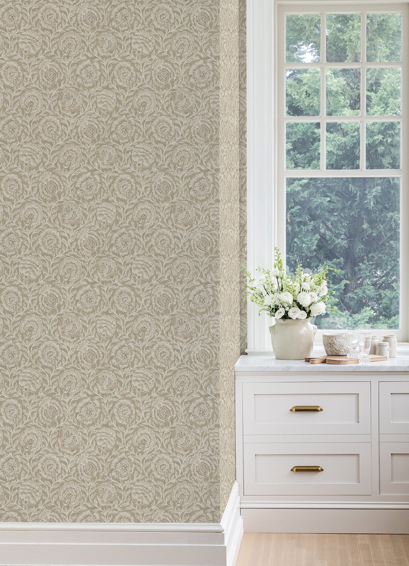 Aliviya P&S Wallpaper in a room setting