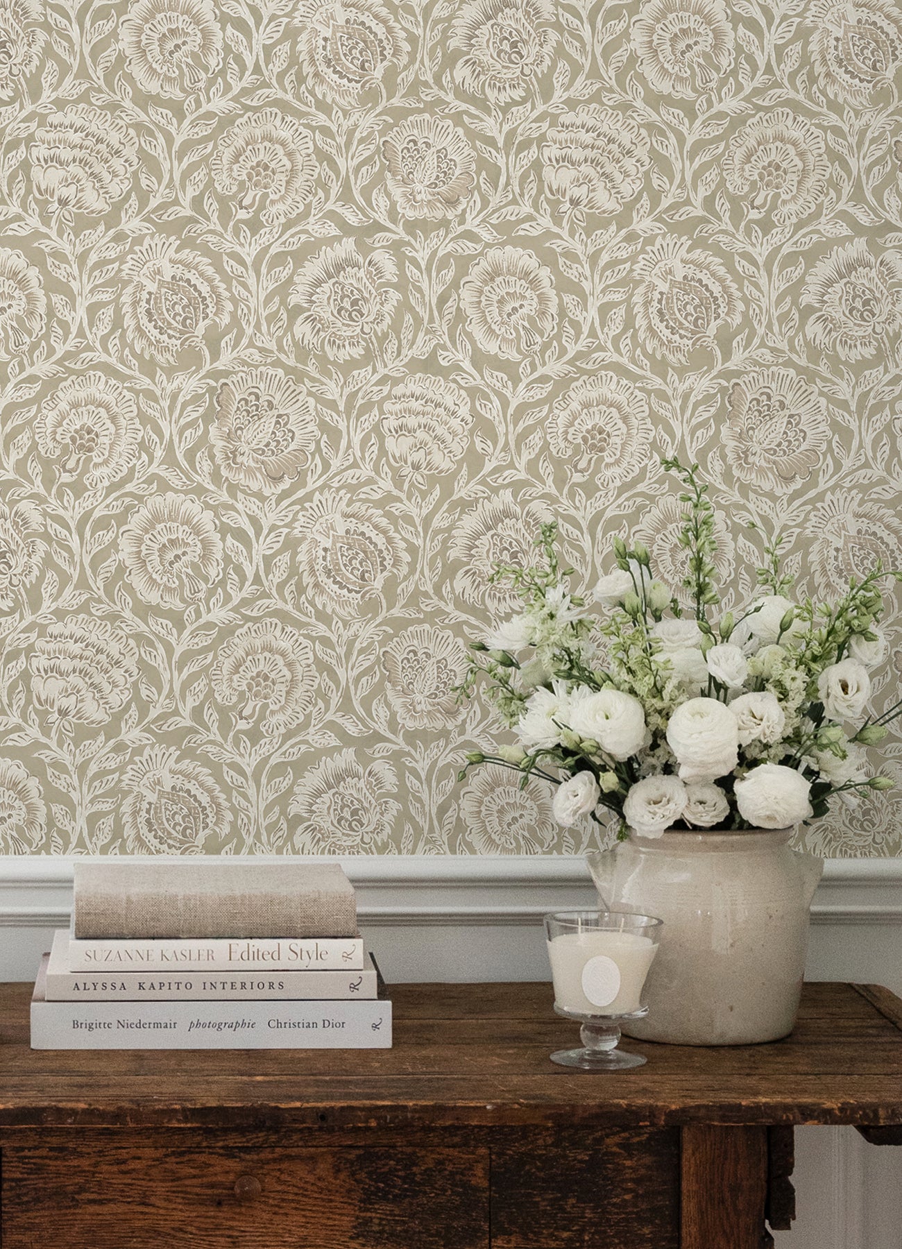 Aliviya P&S Wallpaper in a room setting