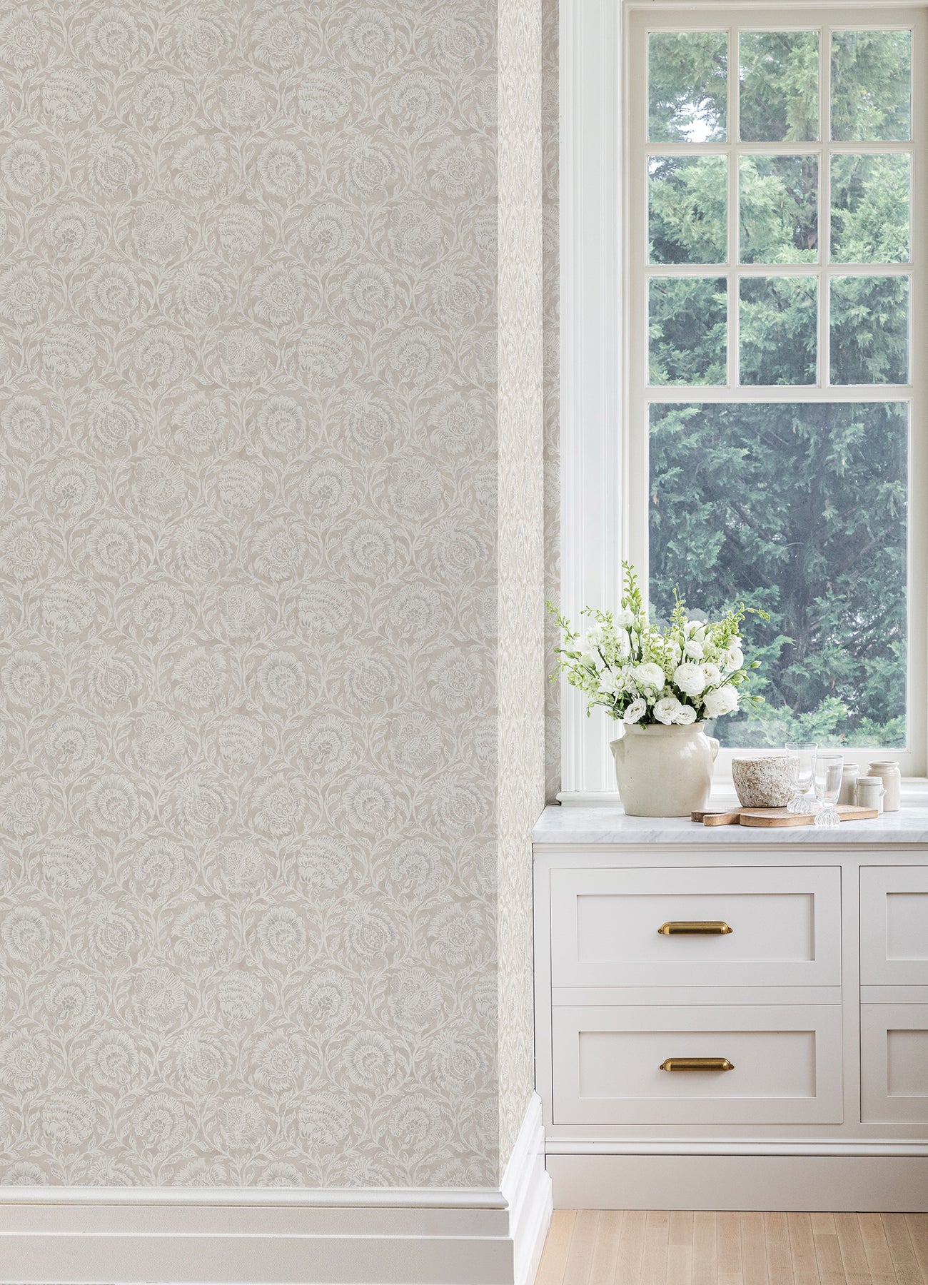 Aliviya P&S Wallpaper in a room setting