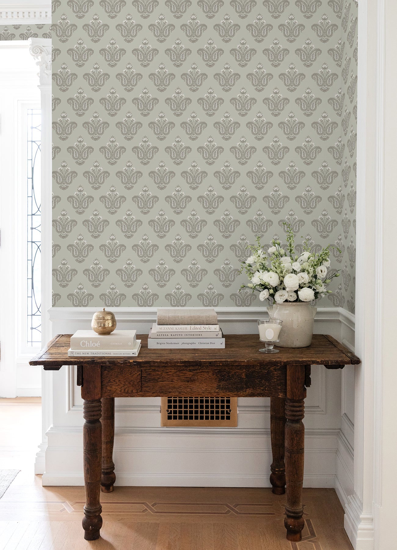 Fazia P&S Wallpaper in a room setting