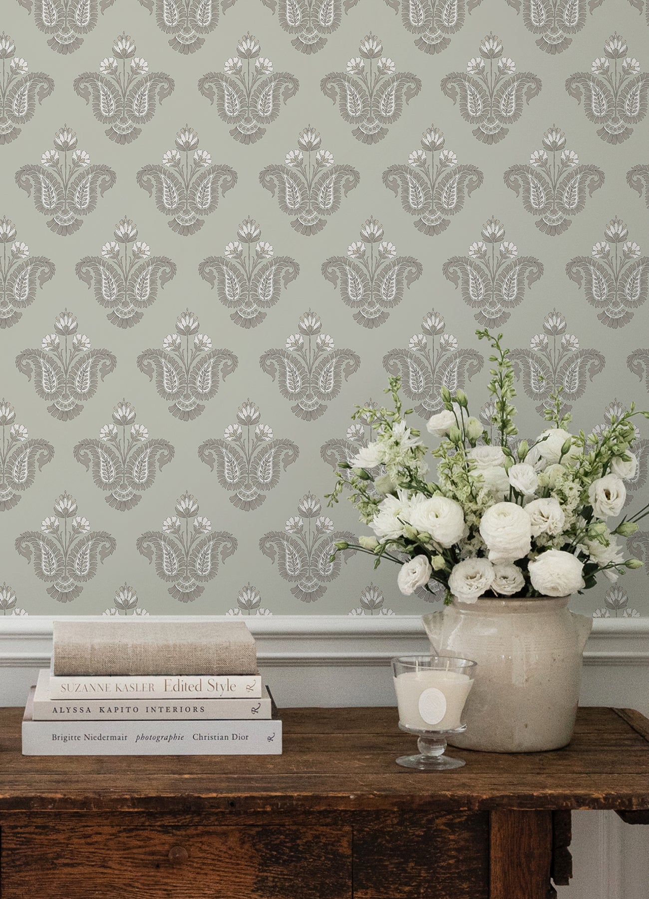 Fazia P&S Wallpaper in a room setting
